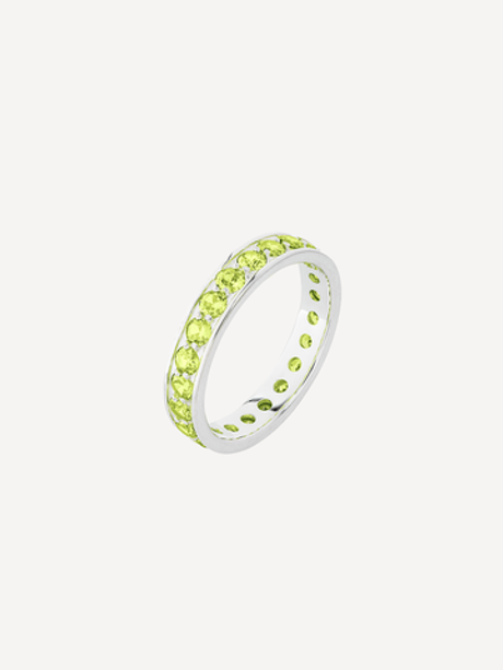 Кольцо из серебра со вставками из зеленых фианитов
