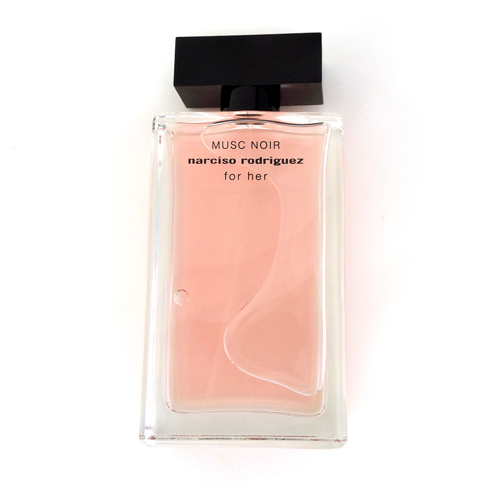 Narciso Rodriguez for her Musc Noir — парфюмерная вода для женщин. Миндально-вишневый гелиотроп, сочная слива и роскошный замшево-розовый шлейф.
