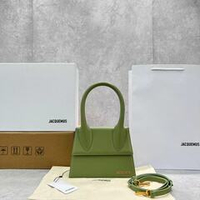 Jacquemus Le Grand Chiquito 22 cm
