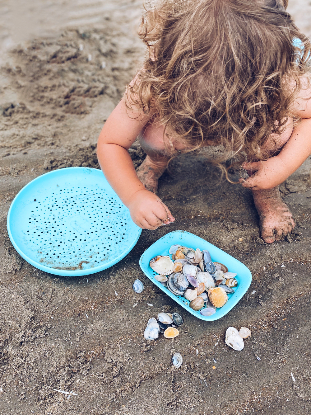 Летающий диск с ситом для песка Quut Flying disc