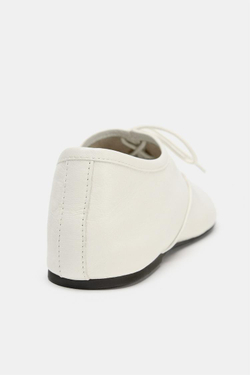 ZARA КОЖАНЫЕ ТУФЛИ НА ПЛОСКОЙ ПОДОШВЕ СО ШНУРОВКОЙ, ЭКРЮ