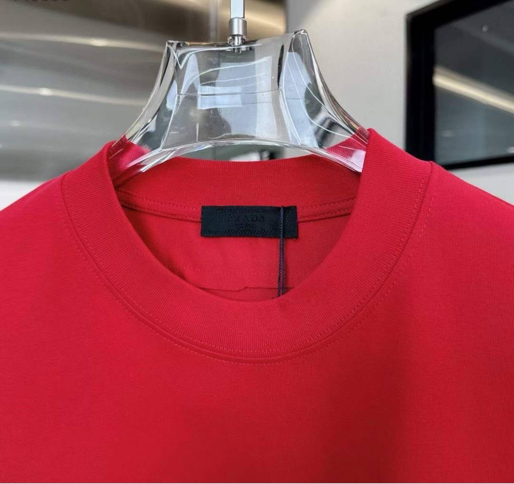 Футболка Prada