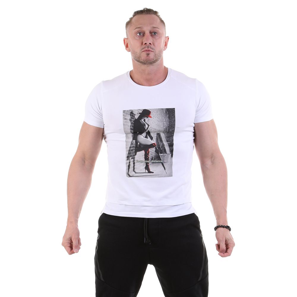 Мужская футболка с круглым вырезом белая с принтом Sesmik O001