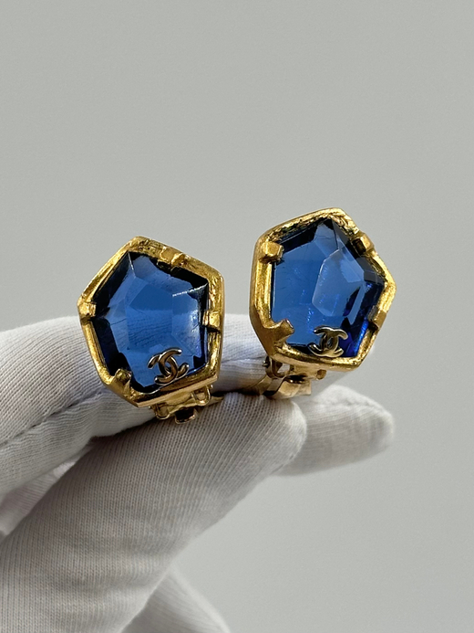 Клипсы с синими вставками Chanel