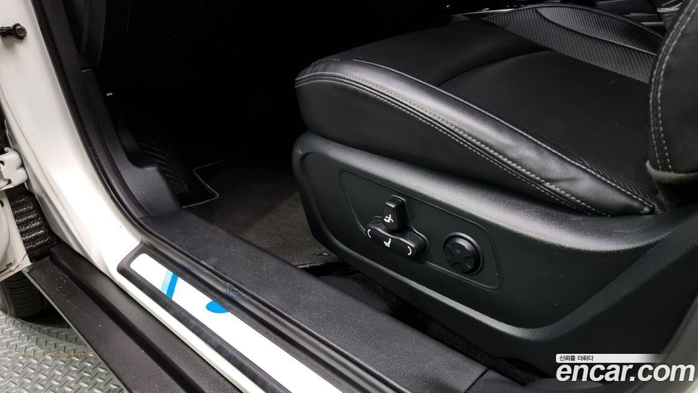 KG Mobility (Ssangyong) Very New Tivoli Бензин 1.5 2WD (12.2019)
