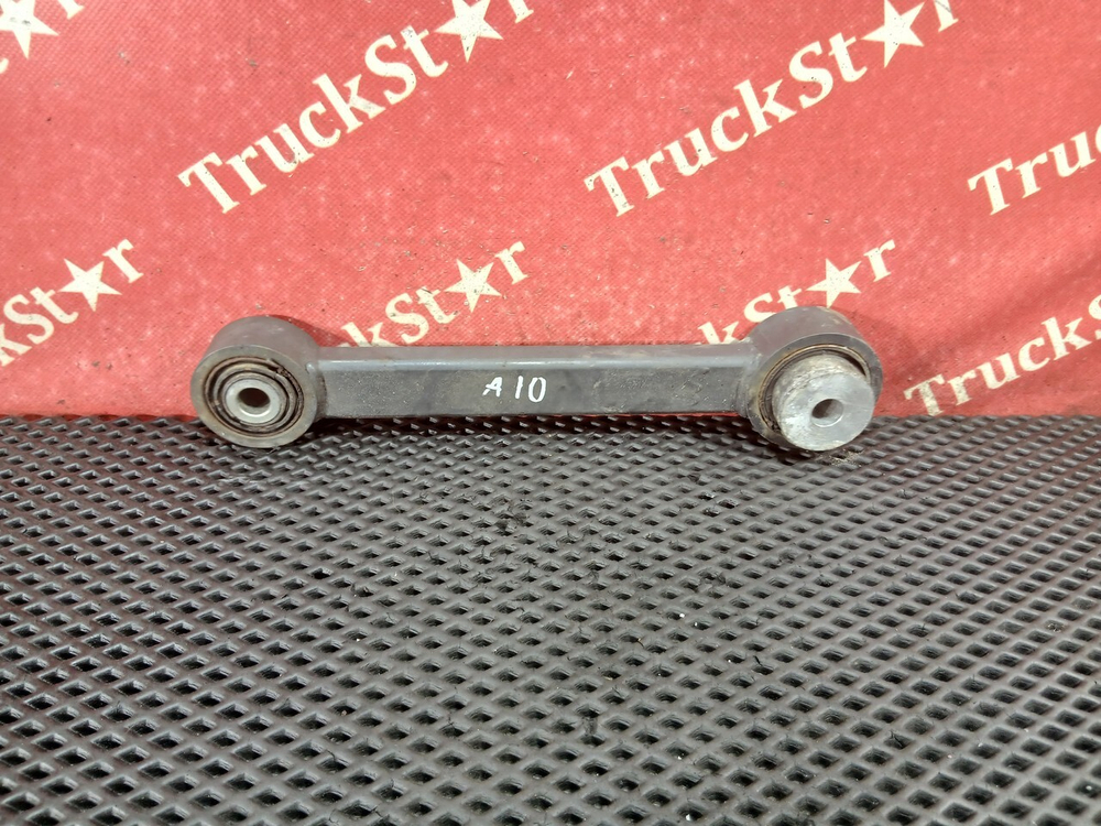 Стойка переднего стабилизатора