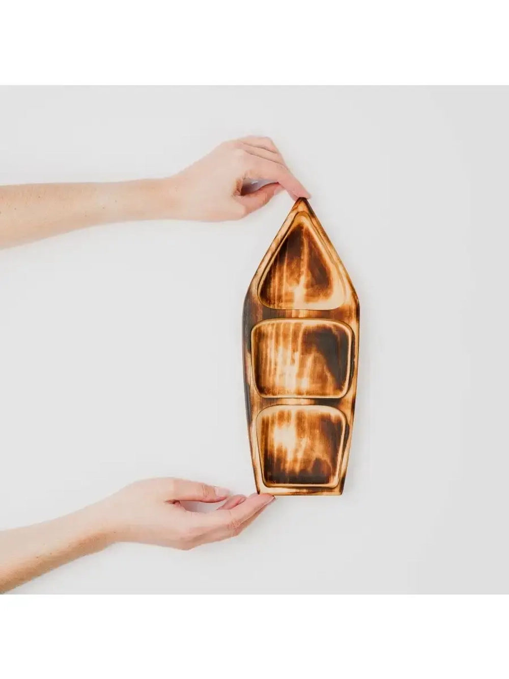 Деревянная менажница с 3 отсеками из кедра