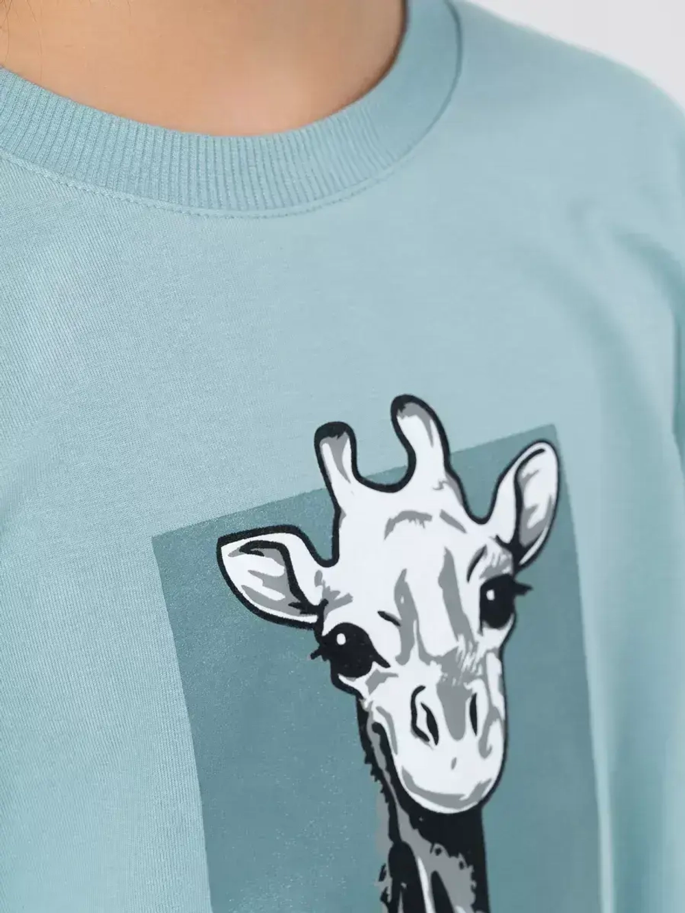 Зеленый костюм для девочки на весну с леггинсами