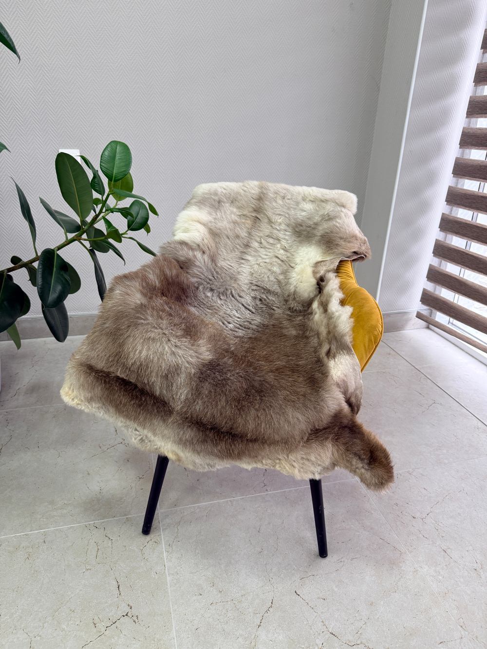 Шкура коврик меховой прикроватный овчина, 120х65 см.