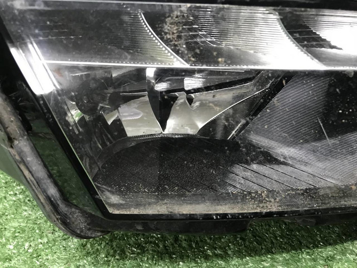 Битая Фара правая Skoda Karoq (2017-2021) галоген