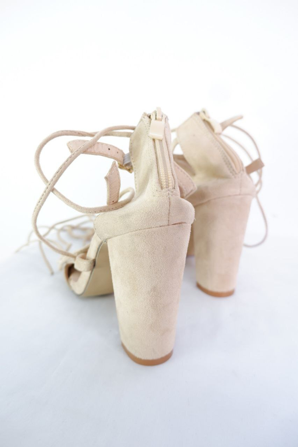 Босоножки светлые летние 39 размер