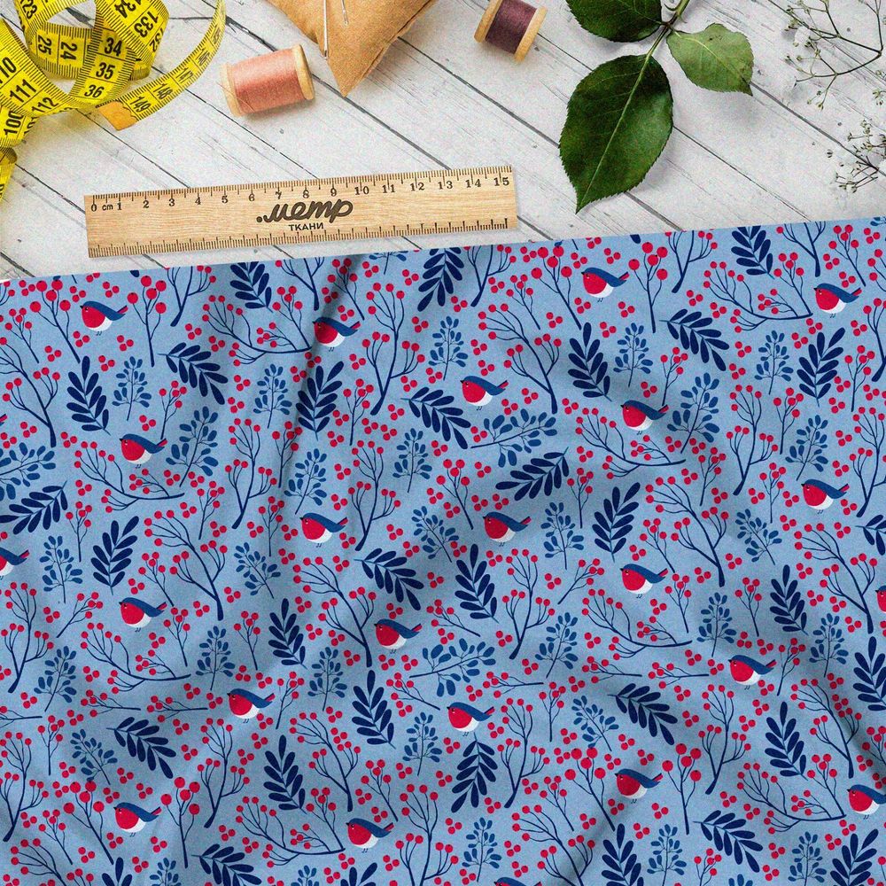 Ткань габардин брусника и глаза на голубом фоне