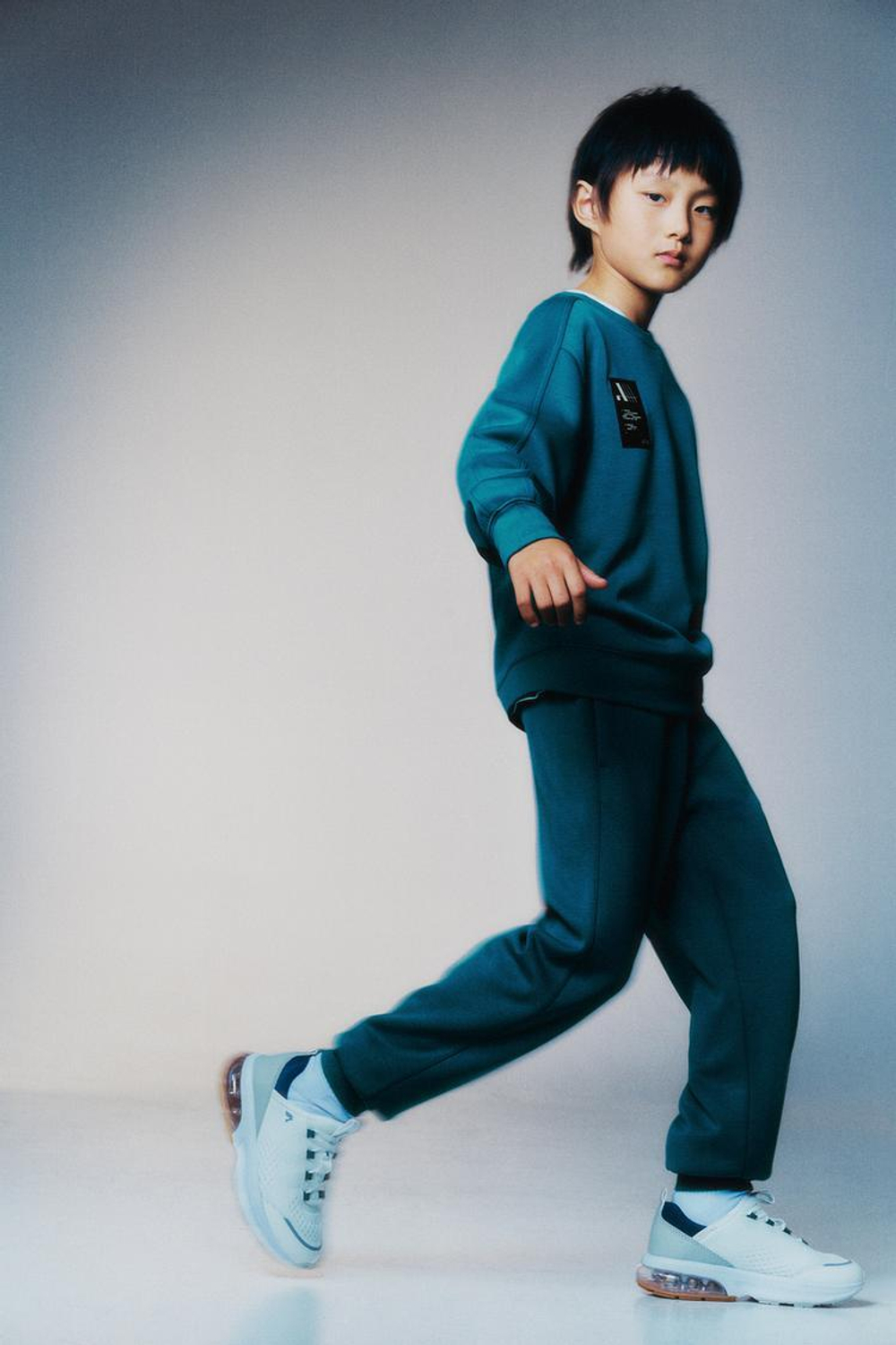 ZARA СПОРТИВНЫЕ ДЖОГГЕРЫ С ЛОГОТИПОМ, ЯРКО-СИНИЙ