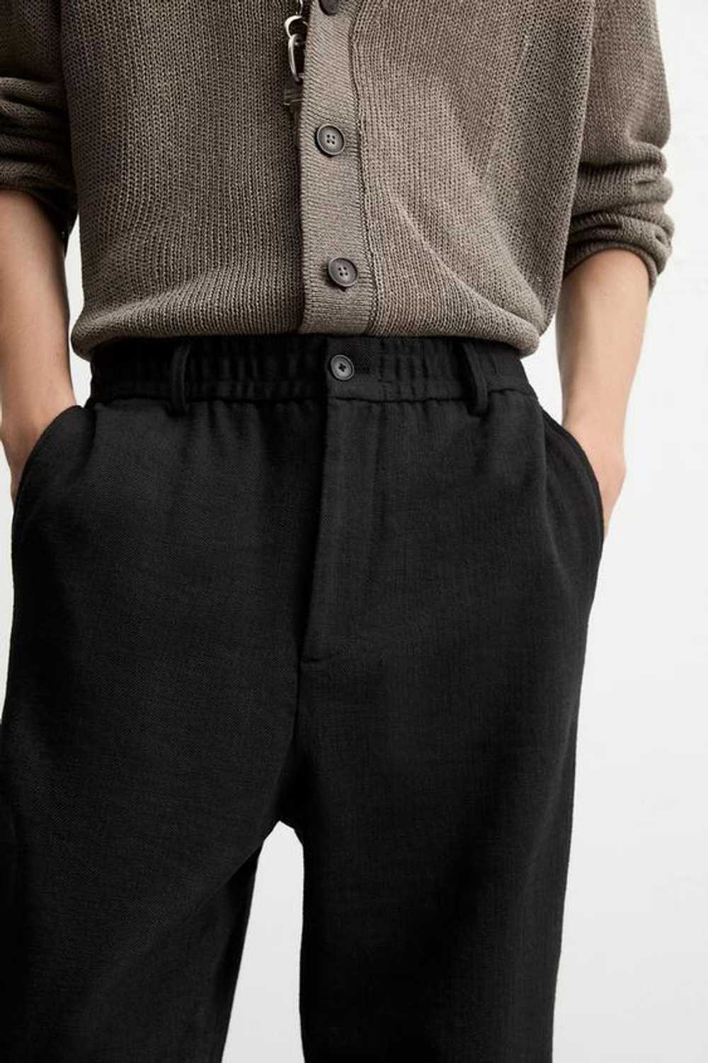 ZARA БРЮКИ REGULAR FIT ИЗ ТКАНИ С ТЕКСТУРОЙ, ЧЕРНЫЙ