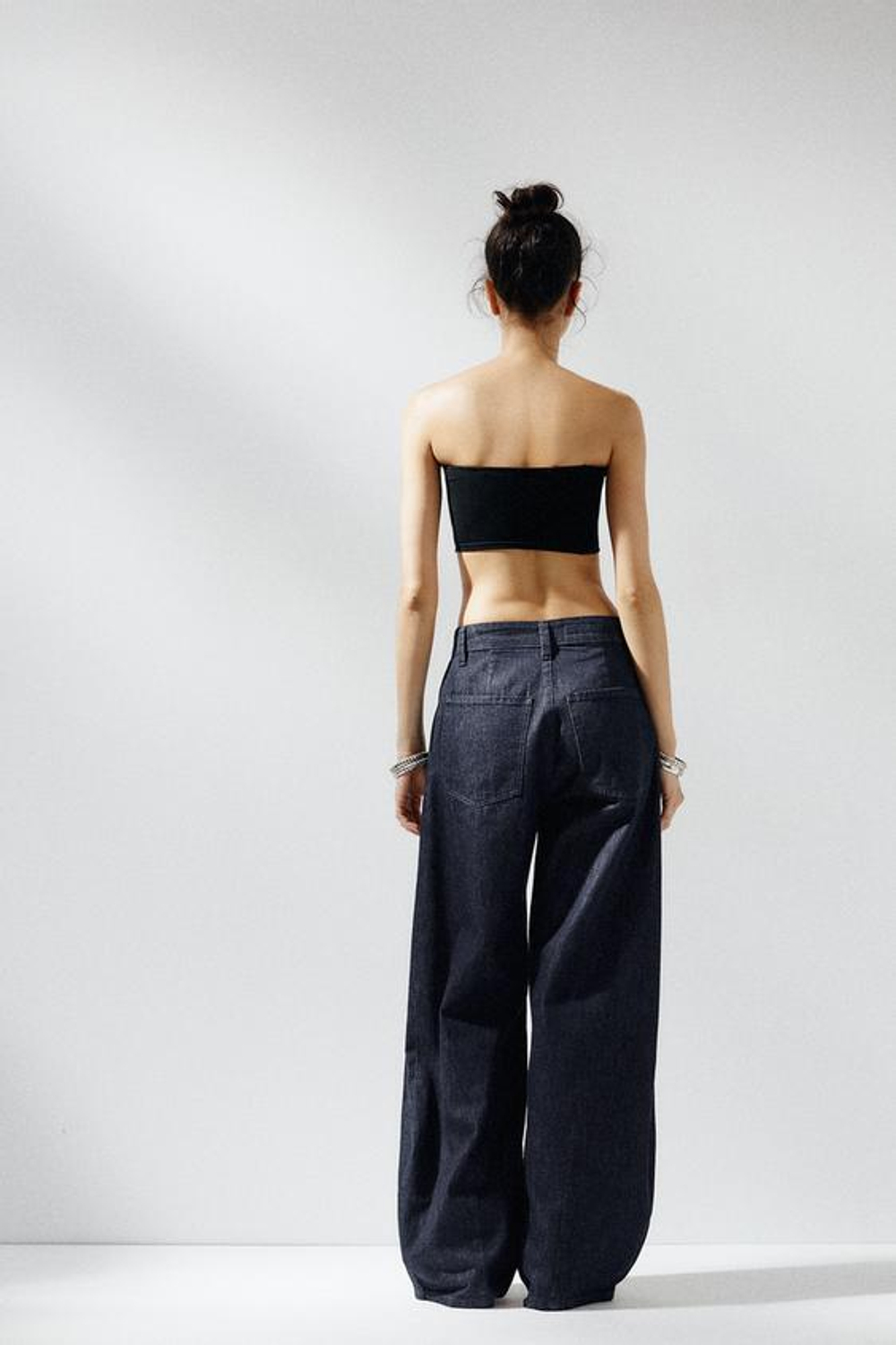 ZARA ДЖИНСОВЫЕ БРЮКИ TRF С ЗАЩИПАМИ, ТЕМНЫЙ ИНДИГО