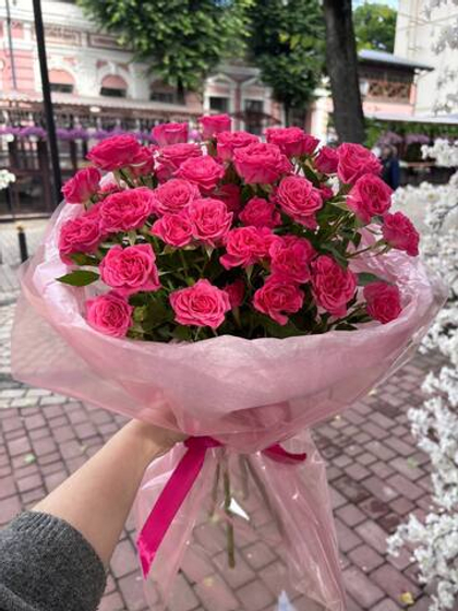 Букет яркое облако кустовых роз