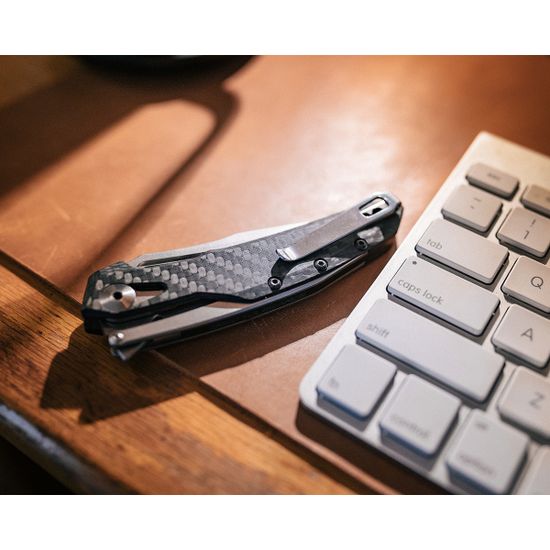 Складной нож Zero Tolerance 0990 c клинком из стали CPM-20CV, рукоять карбон
