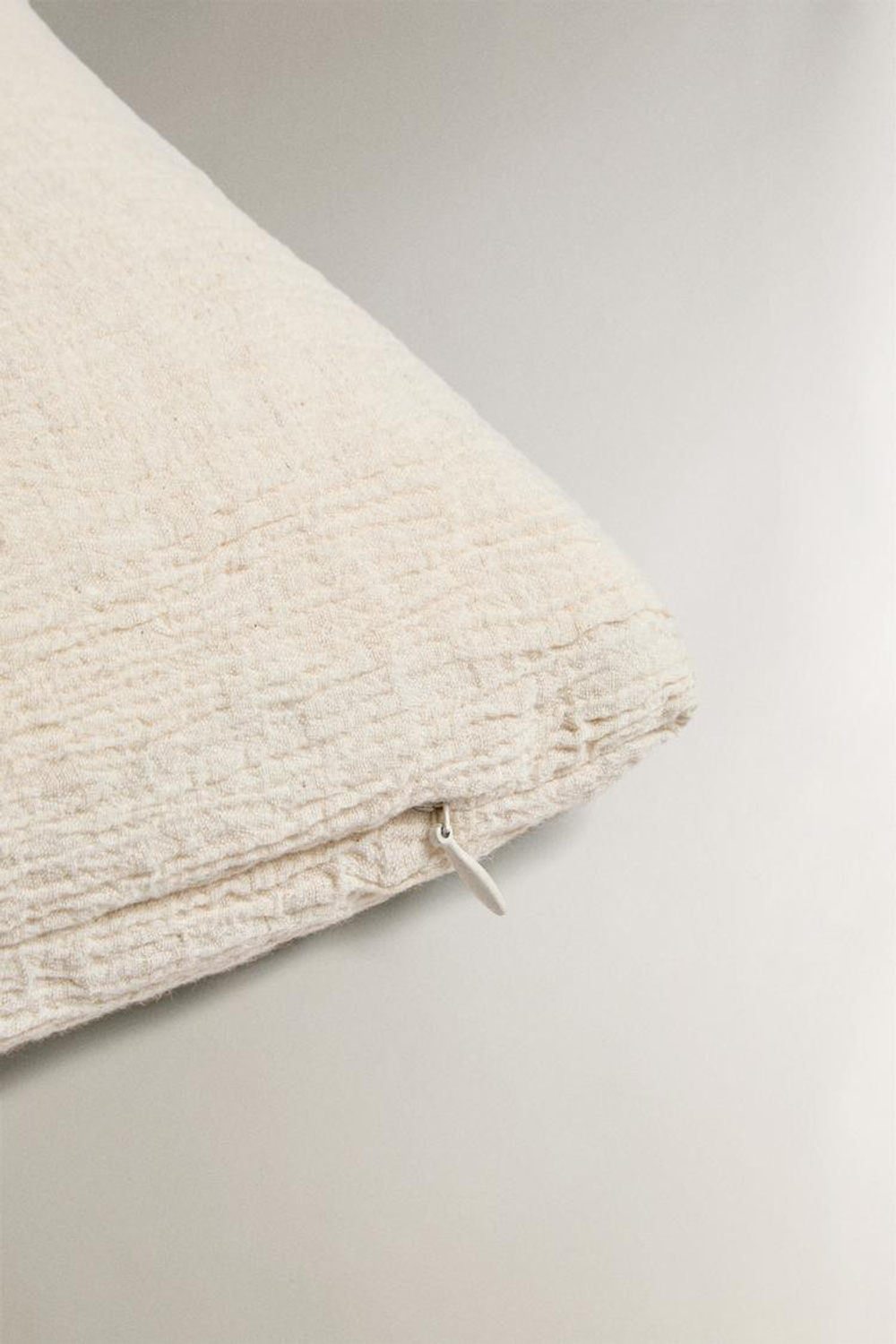 ZARA HOME ОДНОТОННЫЙ ЧЕХОЛ ДЛЯ ДЕКОРАТИВНОЙ ПОДУШКИ, ЭКРЮ