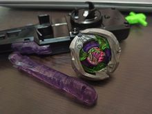 Волчок и запускатель Samurai Saber 2-70L UX09 от Takara Tomy