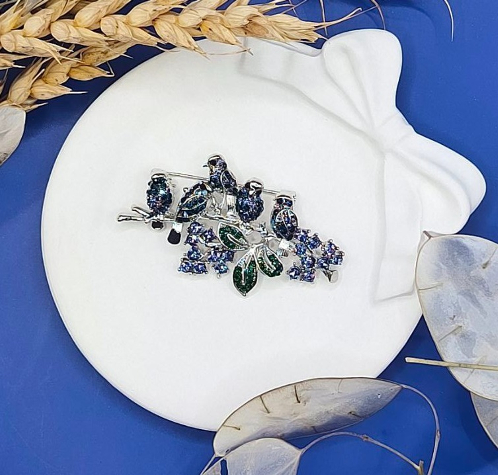 Брошь "Птицы"изделие из страз горного хрусталя.