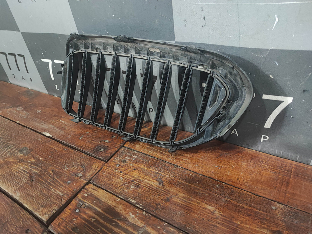 Решетка радиатора правая BMW 5-Series (G30) 17-20 Б/У Оригинал 51137383520