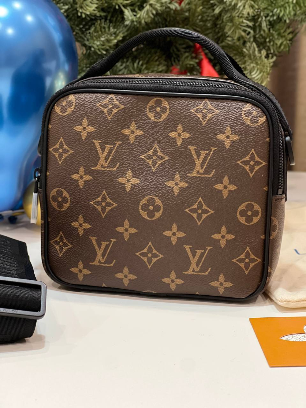 Сумка-мессенджер Louis Vuitton