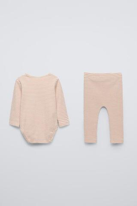 ZARA КОМПЛЕКТ ИЗ БОДИ И ЛЕГИНСОВ В РУБЧИК В ПОЛОСКУ, ЧЕРЕПИЧНЫЙ