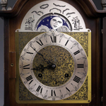 Настольные кабинетные часы с лунным календарем