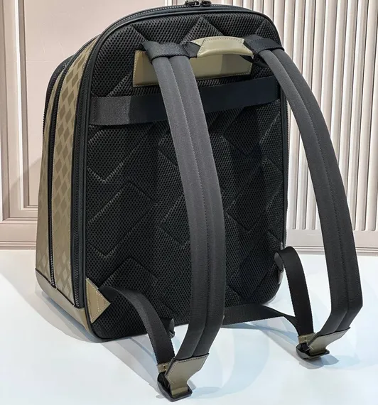 Рюкзак MONTBLANC EXTREME 3.0 LARGE BACKPACK WITH 3 COMPARTMENTS