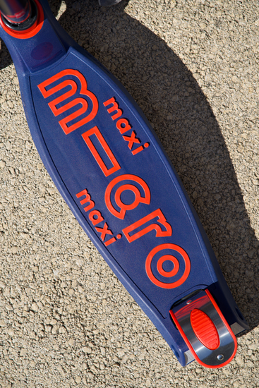 Самокат Maxi Micro Deluxe Pro LED синий/красный