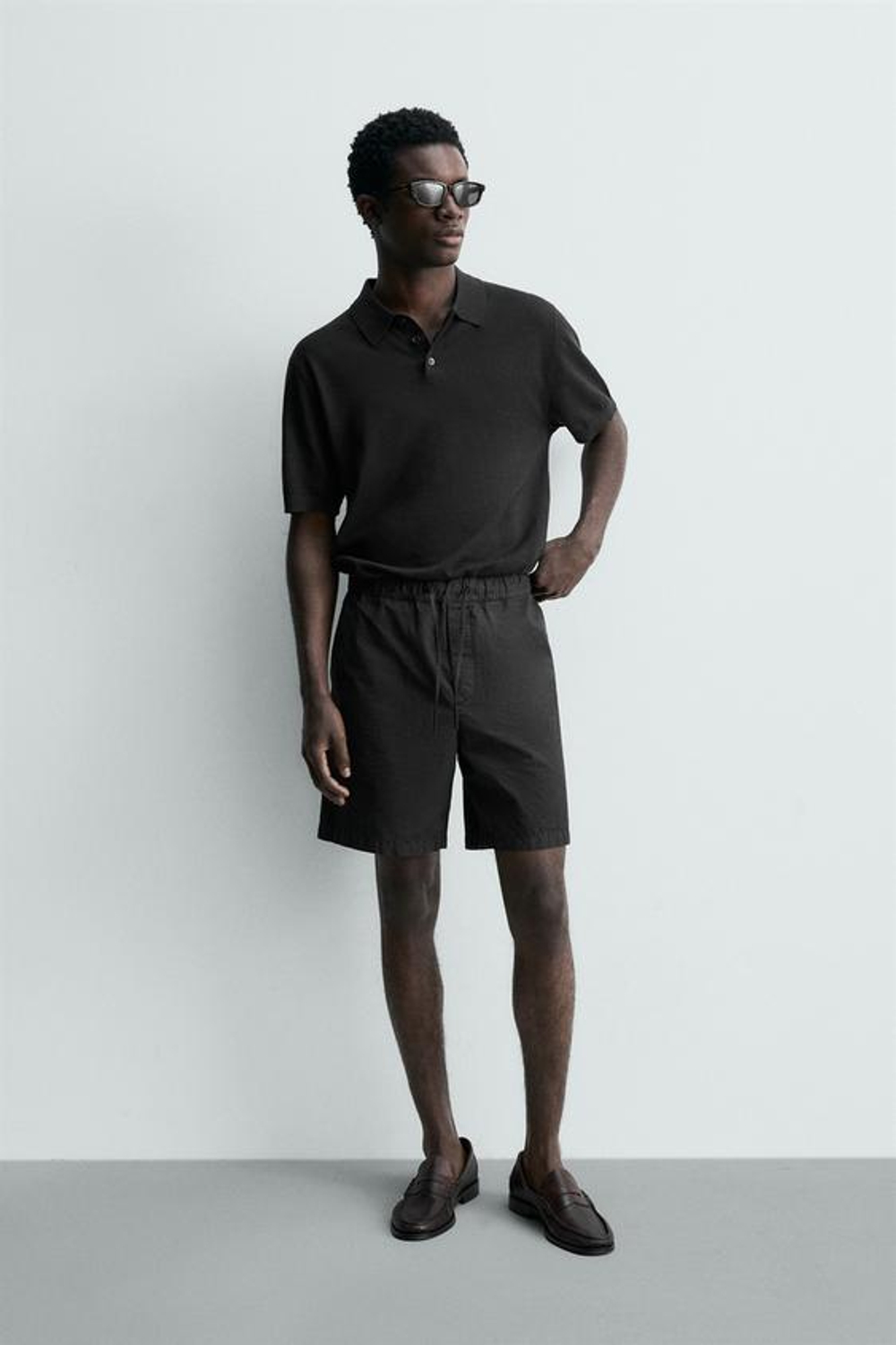 ZARA ШОРТЫ REGULAR FIT С ЭФФЕКТОМ ПОТЕРТОСТИ, ЧЕРНЫЙ