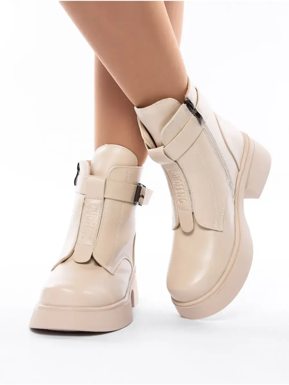 Зимние ботинки на высокой платформе