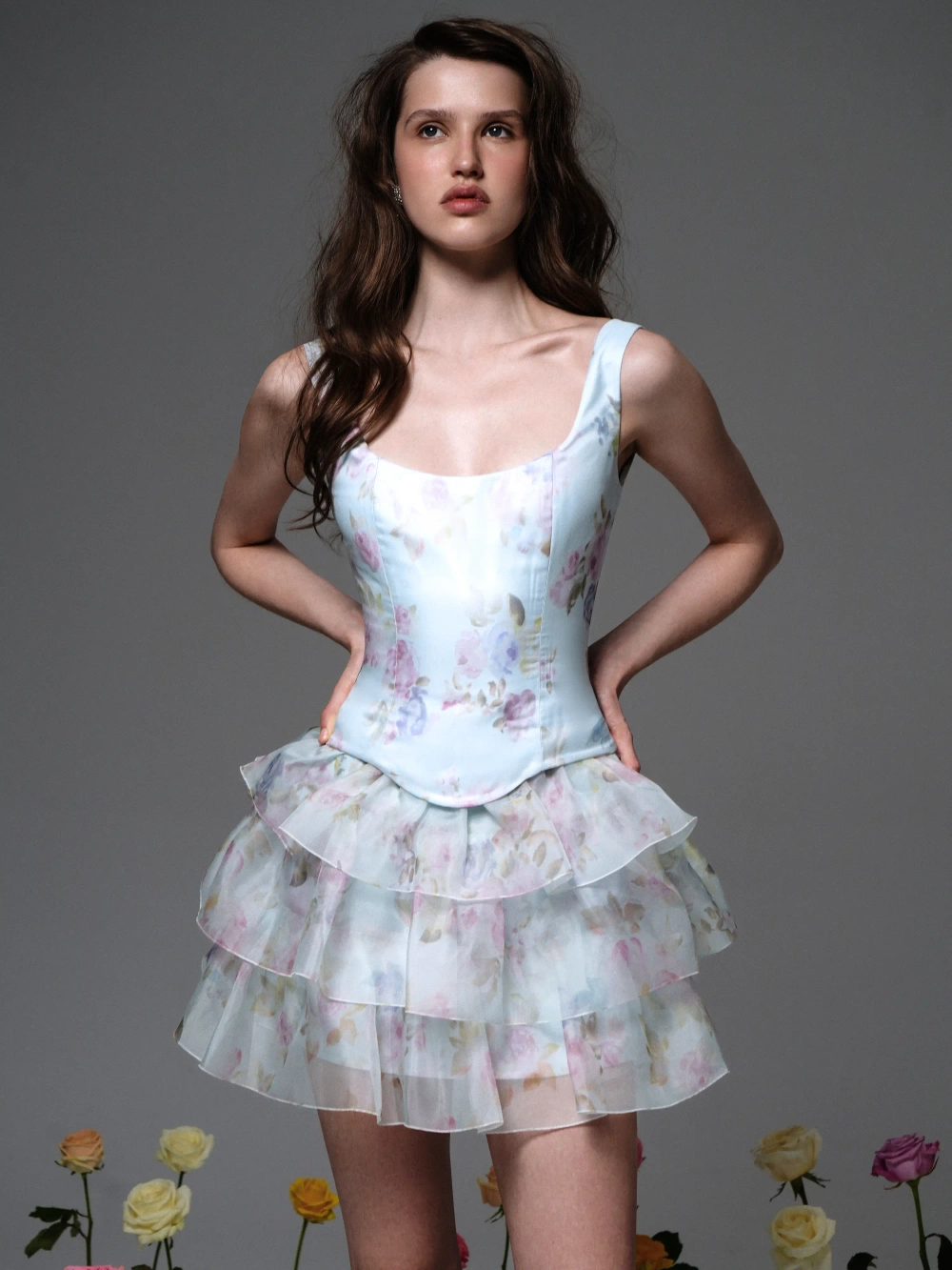 Ви (Vi), топ корсетный на бретелях из голубой органзы с цветочным принтом