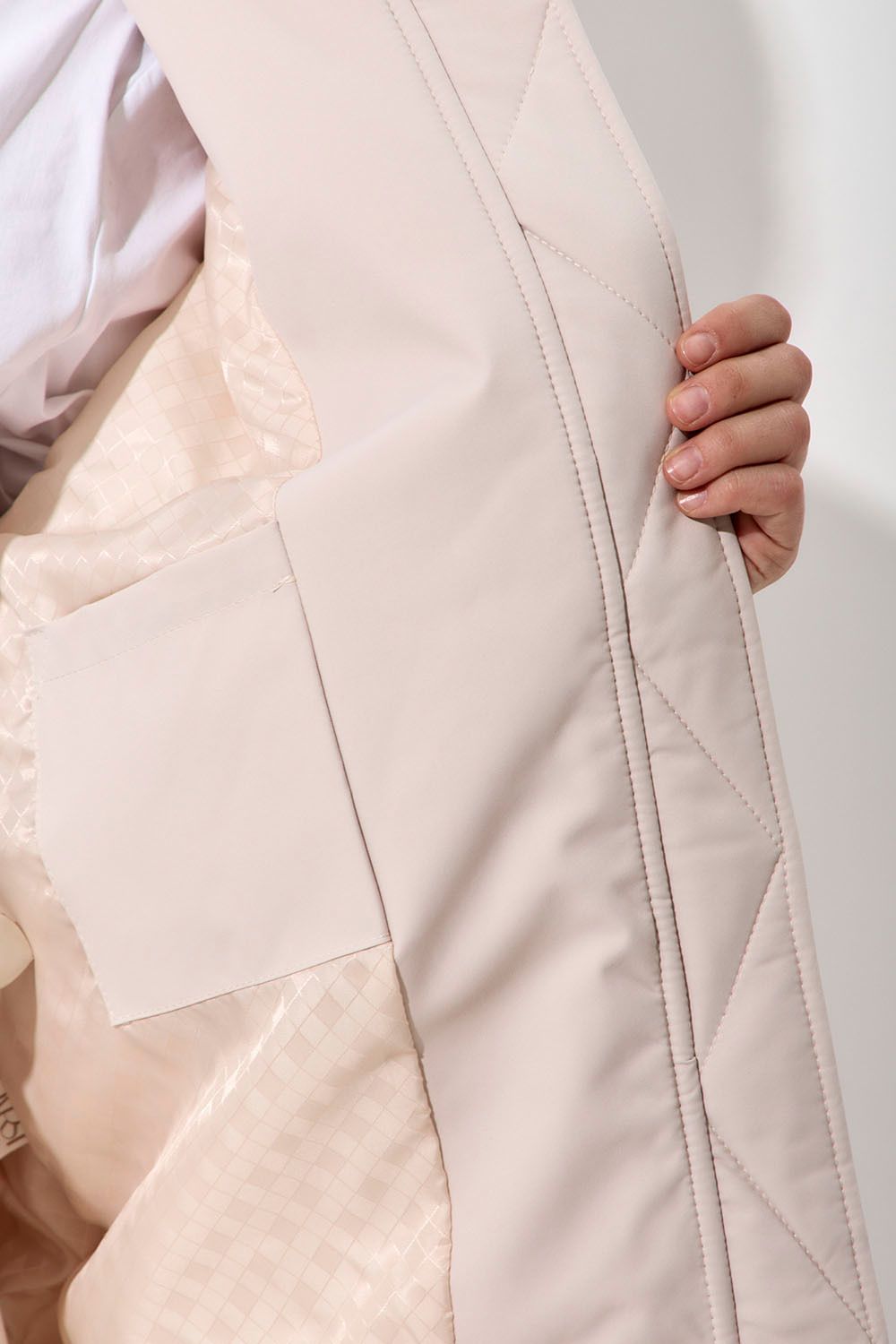 Куртка бомбер пудрово-бежевого цвета