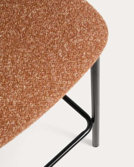 Полубарный стул Ciselia из терракотового шенилла с ножками из черной стали