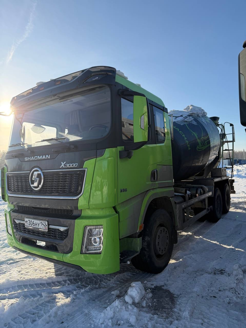 Shacman (Shaanxi) SX* 6x4 Автобетоносмеситель SX5258GJB6R384 (Дизельный, 9,7 л, 329 л.с., МТ)