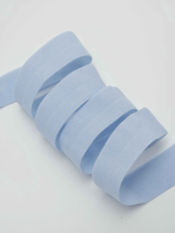 Бейка эластичная нежно-голубая матовая ширина 15 мм