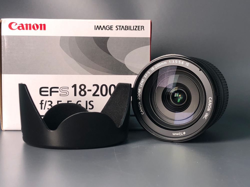 Canon EF-S 18-200mm 3.5-5.6 IS