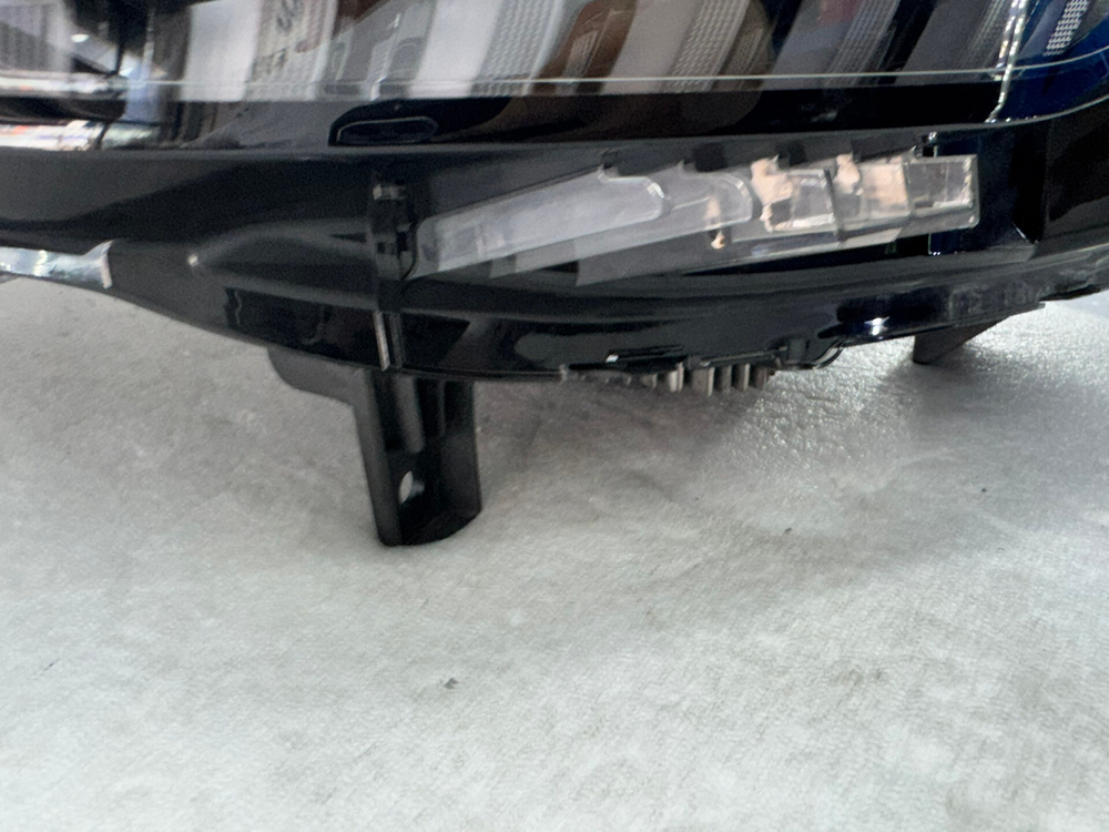 Передняя LED фара Ford Explorer 2022-2023 оригинал