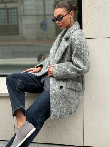 Укороченное серое пальто из шерсти