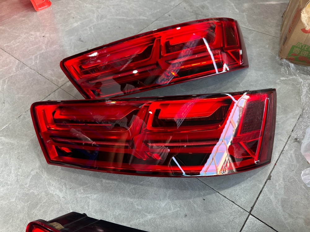 Задний фонарь левый/правый Audi Q7 оригинал