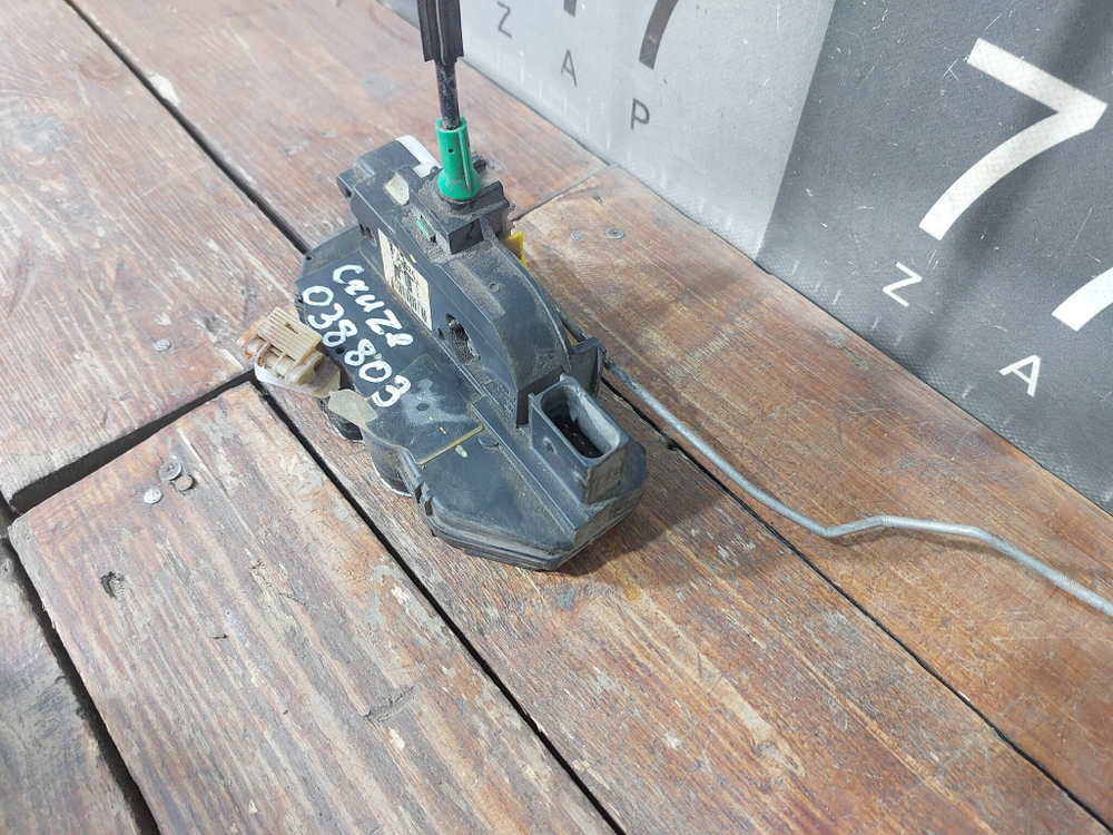 Замок двери задней левой 6 pin Chevrolet Cruze Б/У Оригинал 3023881LH4