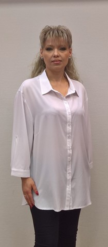 Офисный белый удлиненный блузон-рубашка