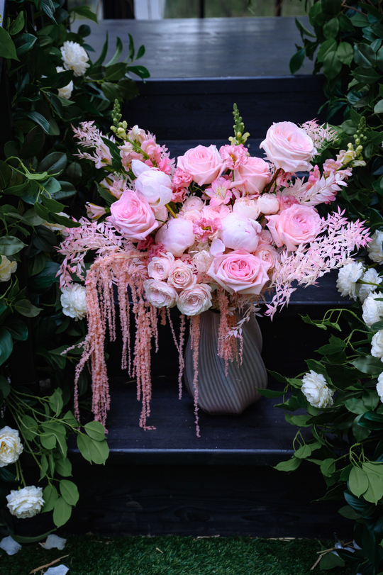 Авторский букет в вазе Розовое чудо размер М