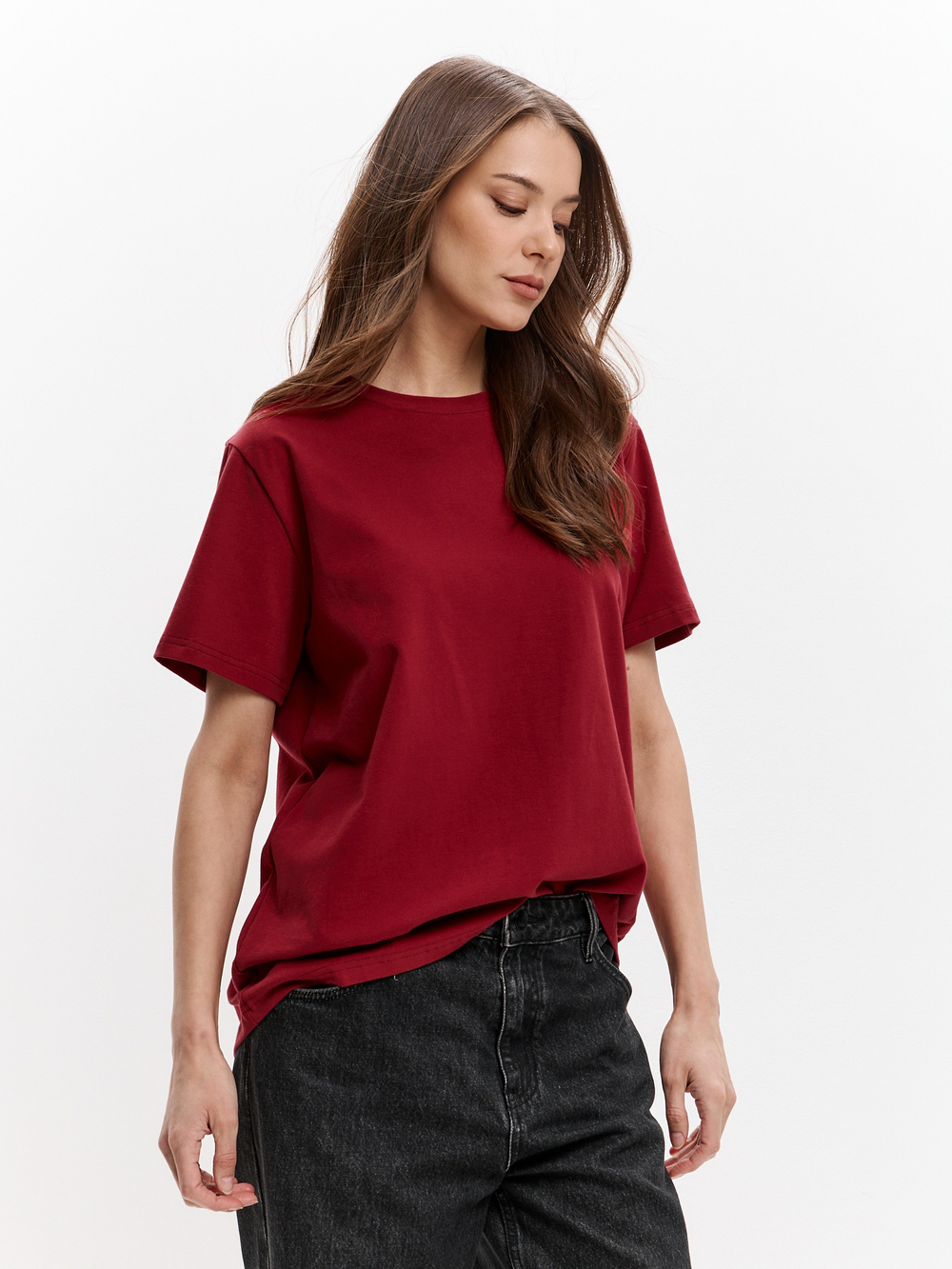 футболка в цвете брусника на Новый год