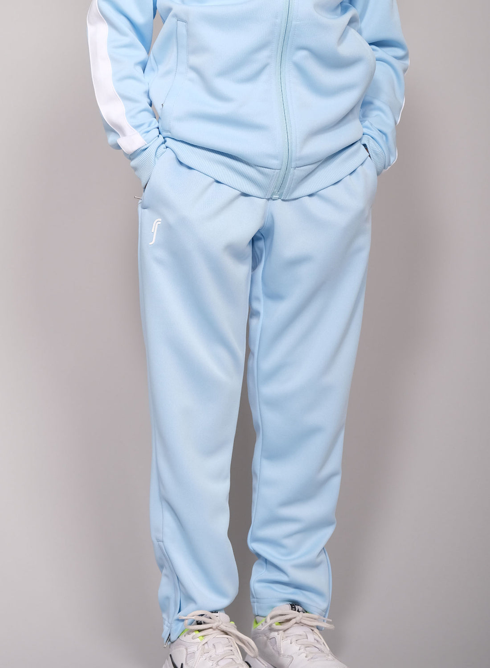 Модель рост 139 см. размер брюк 8-10 см