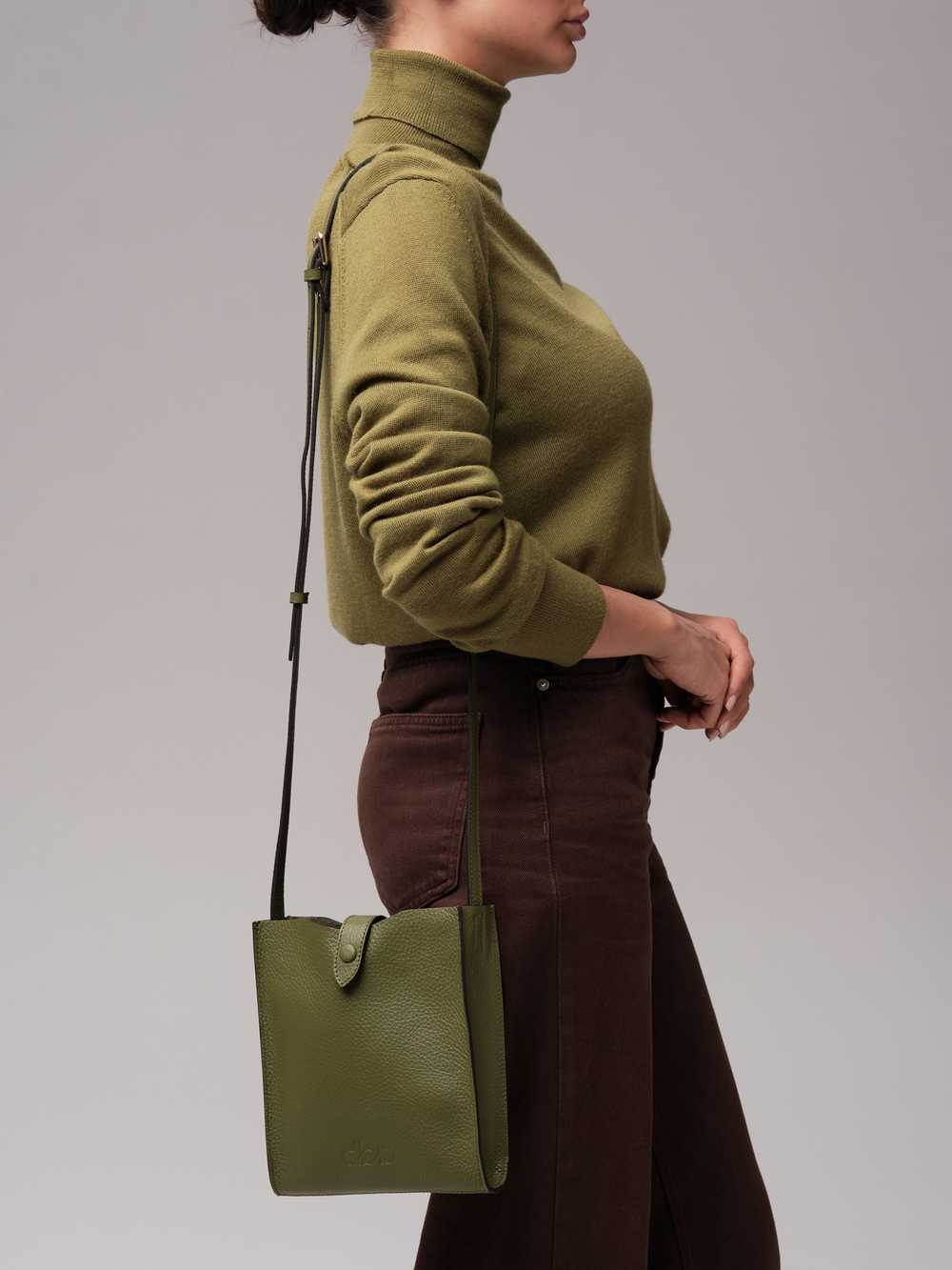 Женская кожаная сумка кросс-боди DBR 30919 зеленая водоросль