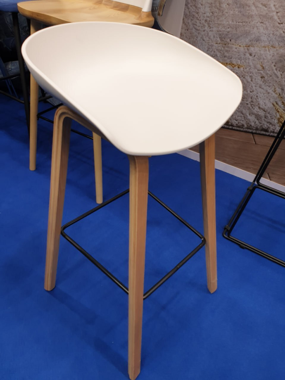 Стул барный BY003 белый бук/матовый черный металл