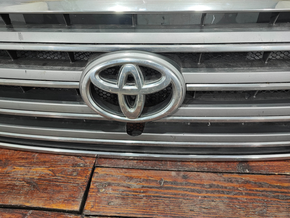 Решетка радиатора Toyota Land Cruiser 200 12-15 Б/У Оригинал 5311460110
