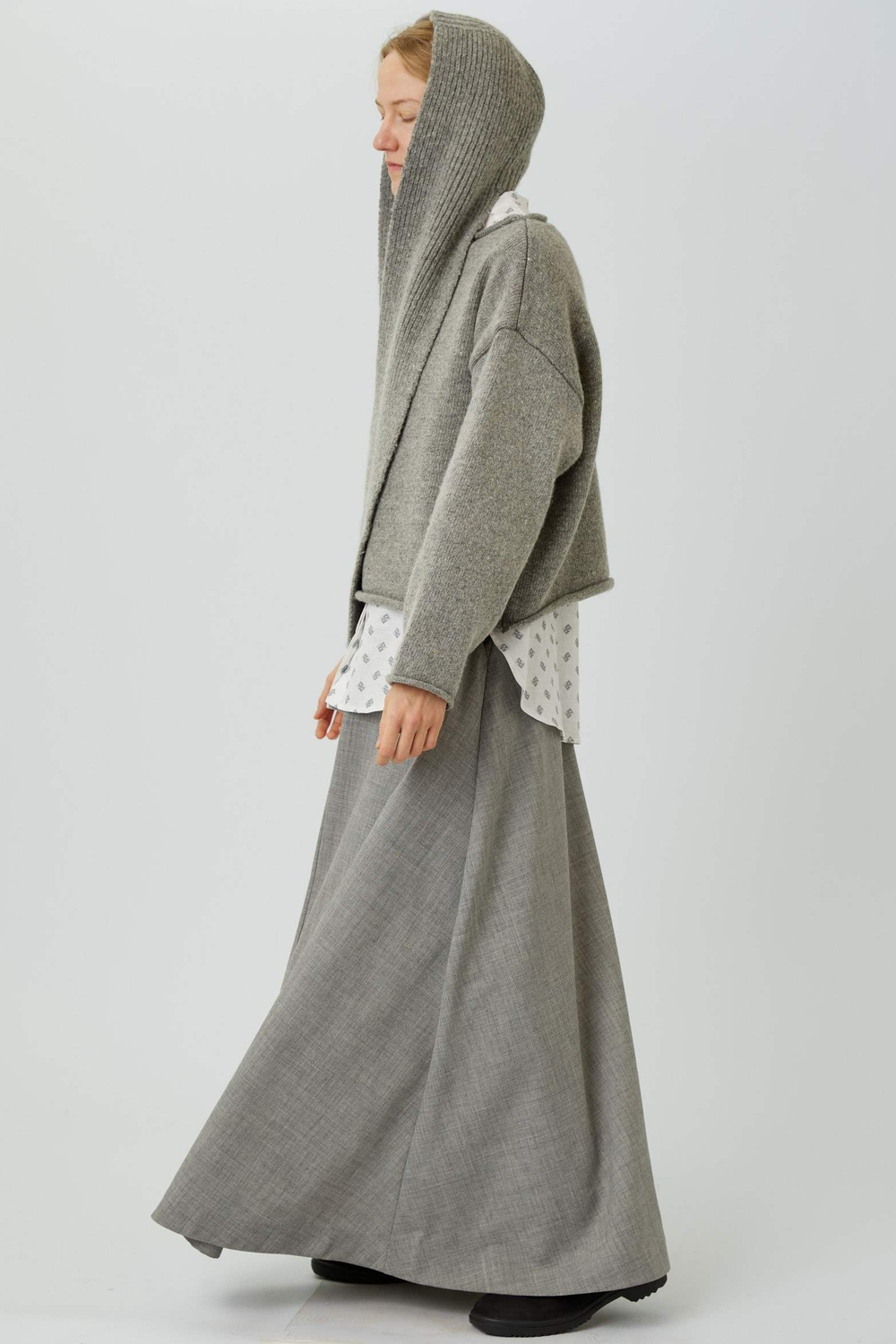 Шарф с капюшоном серого цвета